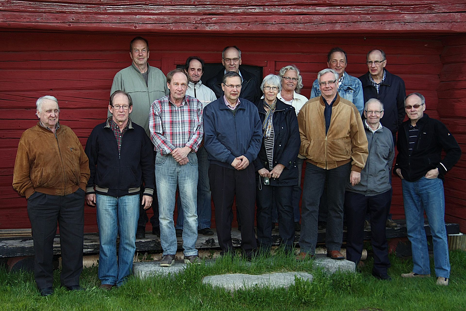 Byggarna, bakre raden, Göran Järn, Olle höglund, Tor-Lef Molander, Hun-Britt Höglund, Pelle Elvström och Torstren Lassfolk. Främre raden, Loffen, Stig-Olof Svanbäck, Harry Mölsä, Jens Häggblom, Lisbeth Ahlskog, Bjarne.JPG